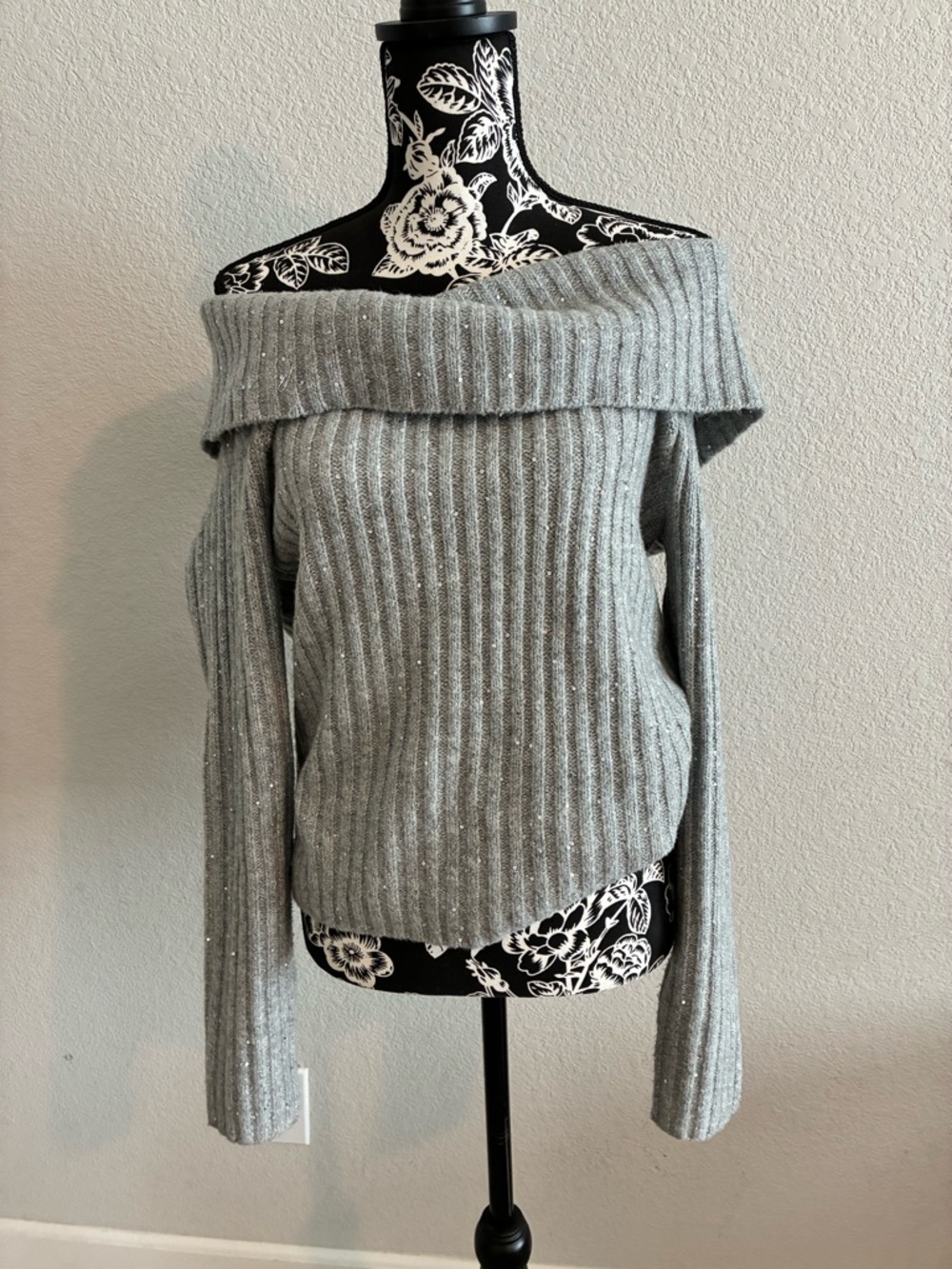 Abercrombie & Fitch Off-the-Shoulder Ribbed Sparkle Knit Sweater - Light Gray
